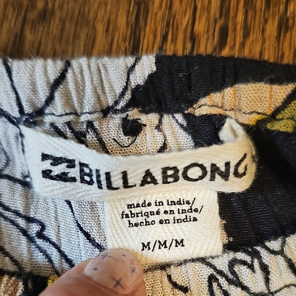 Billabong Black Floral Off The Shoulder Blouse - Picture 3 of 7